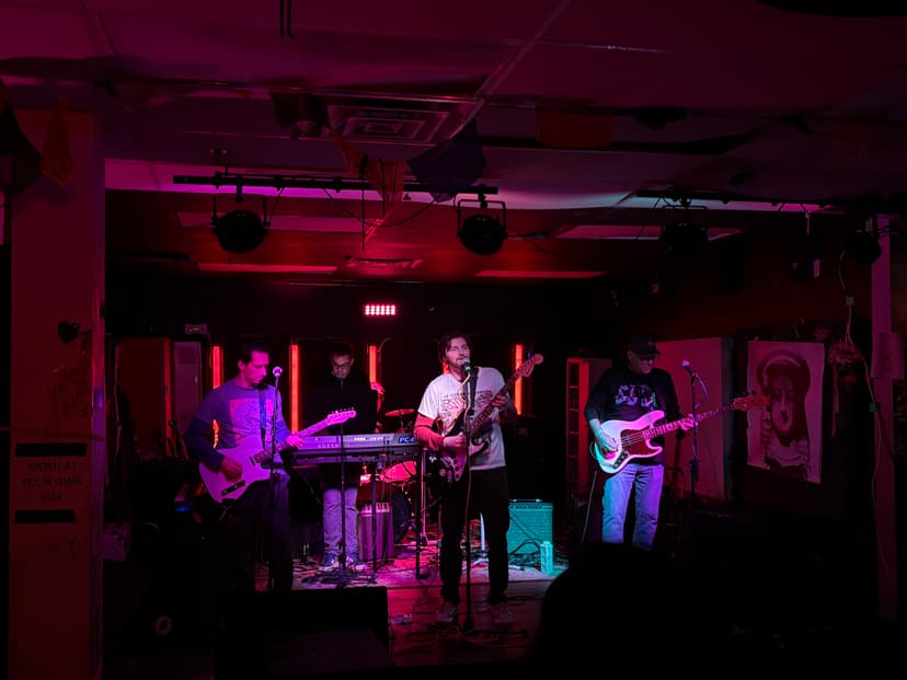 nopeople live on stage